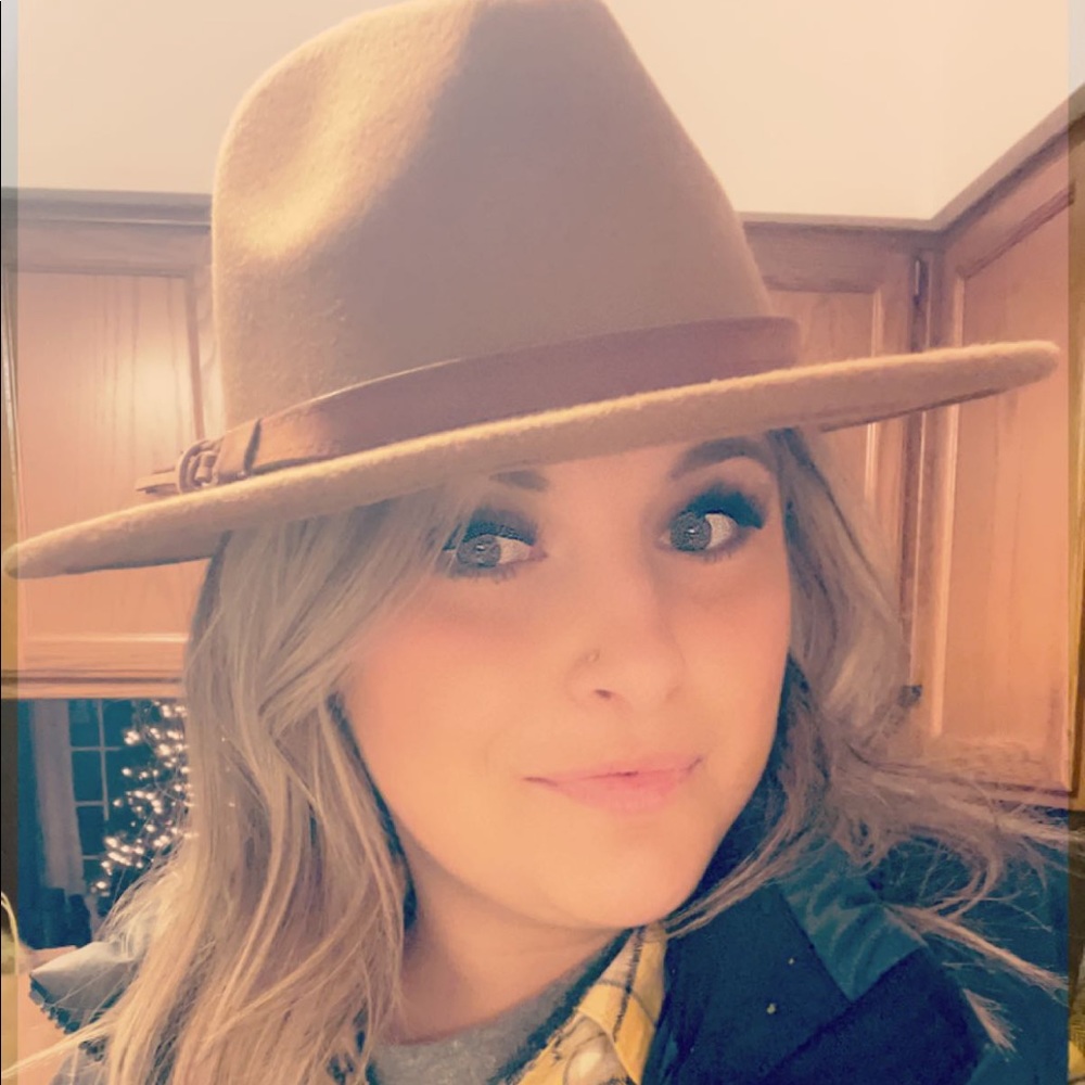 Meet your Posher, Alex